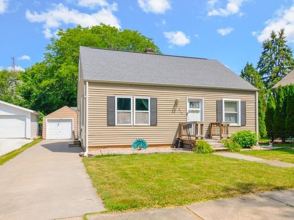 816 E HARRISON STREET, Appleton, WI 54915