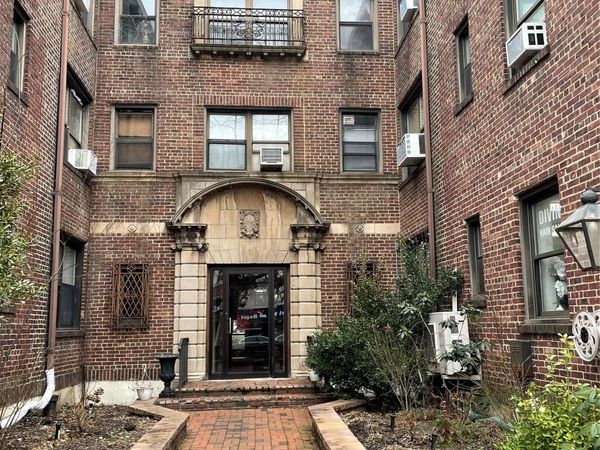 7 BOND Street , Great Neck, NY 11021