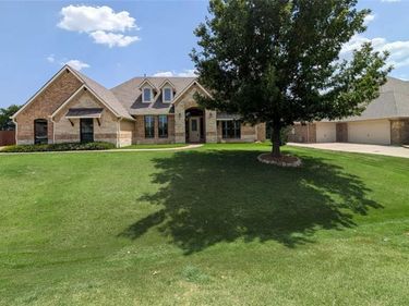 1301 Twisting Star Drive, Fort Worth, TX 76052