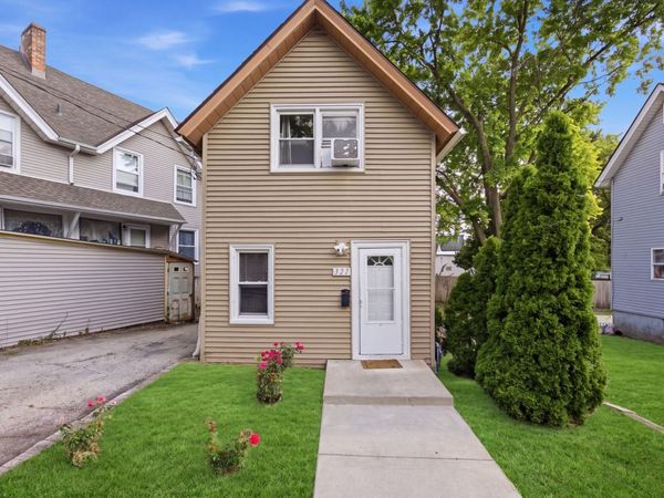 327 Ann Street , Elgin, IL 60120