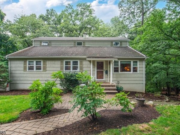 16 Pennsylvania Ave, Montvale, NJ 07645