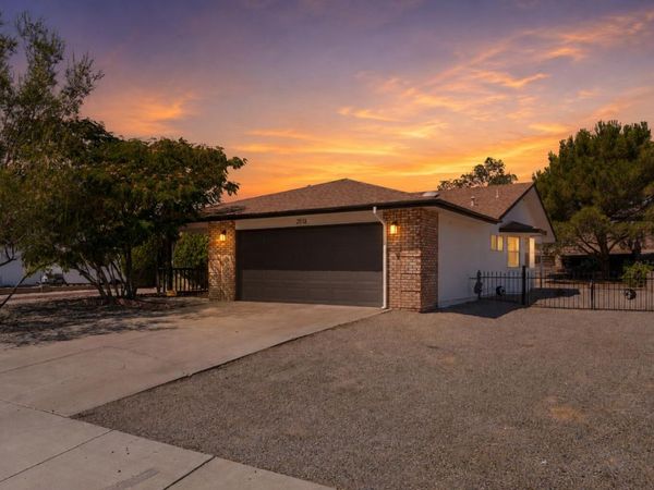 2513 Twin Buttes Drive NE, Rio Rancho, NM 87144