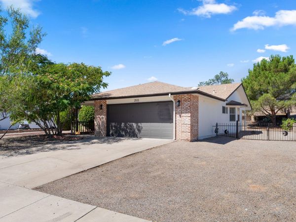 2513 Twin Buttes Drive NE, Rio Rancho, NM 87144