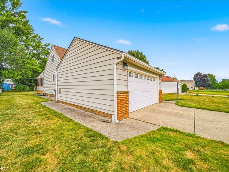 5117 Thornbury Road, Lyndhurst, OH 44124 Photo 31