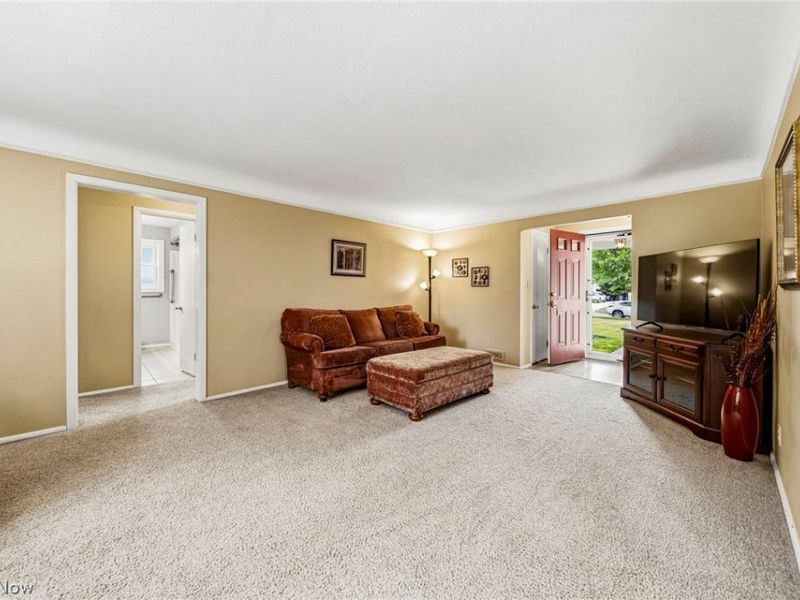 5117 Thornbury Road, Lyndhurst, OH 44124 Photo 8