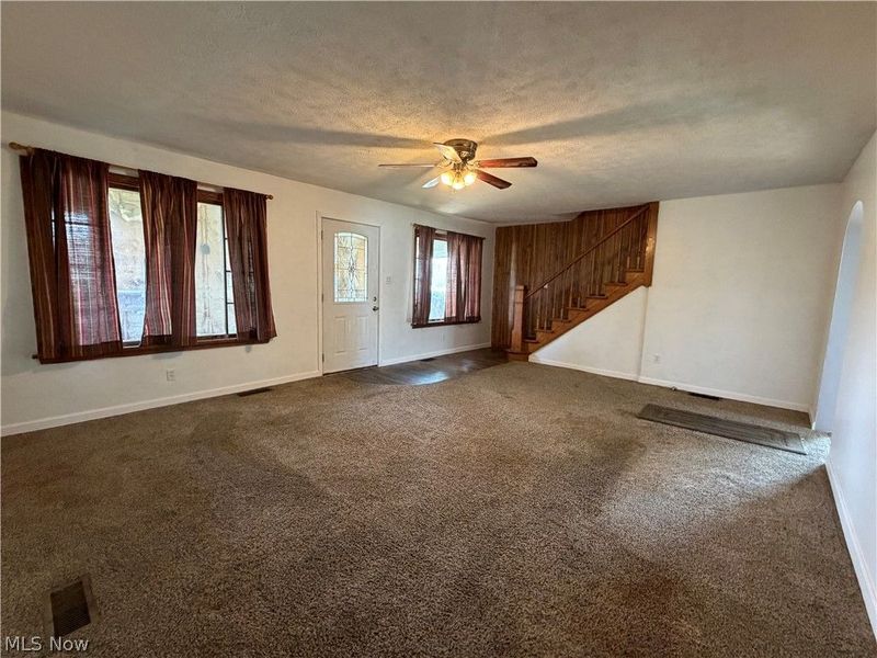 296 Pennsylvania Avenue , Sebring, OH 44641 Photo 10