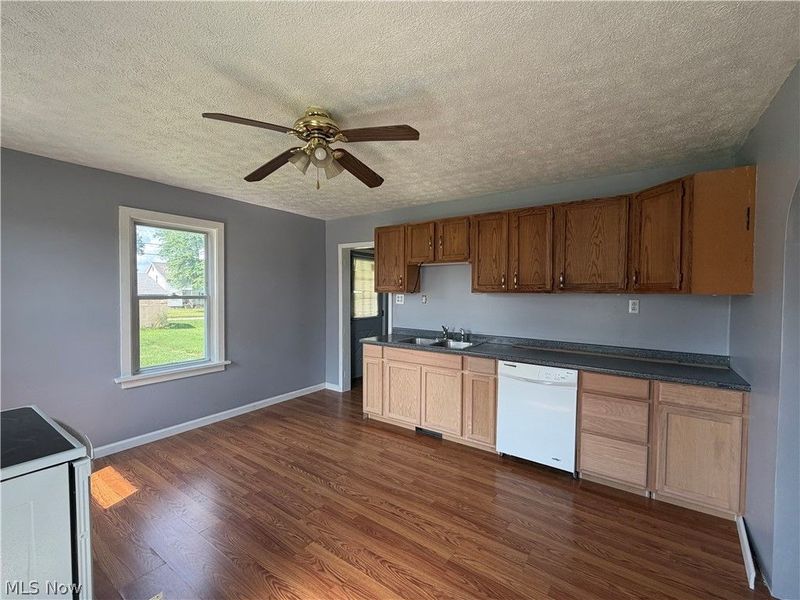 296 Pennsylvania Avenue , Sebring, OH 44641 Photo 15