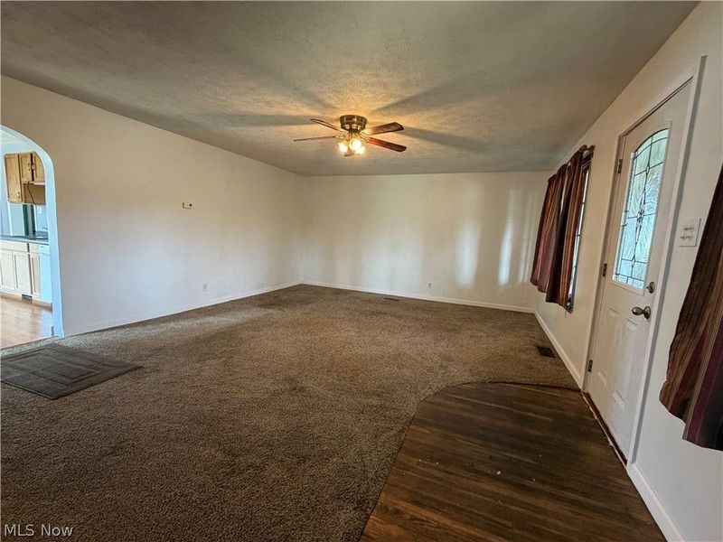296 Pennsylvania Avenue , Sebring, OH 44641 Photo 9