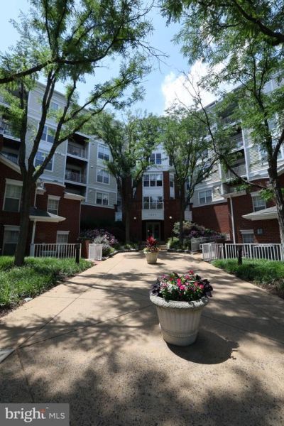 1645 International Drive, Unit 413, McLean, VA 22102 Main Photo