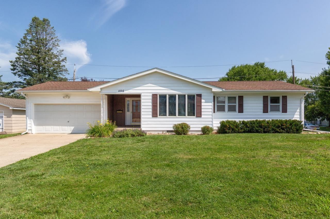 406 Meadowbrook Lane, Waterloo, IA 50701 Main Photo