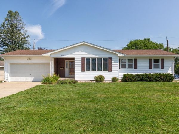 406 Meadowbrook Lane, Waterloo, IA 50701