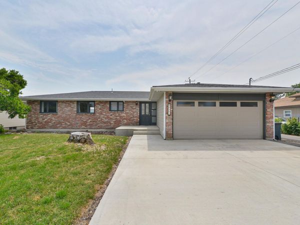 8302 E Maringo Dr, Spokane, WA 99212