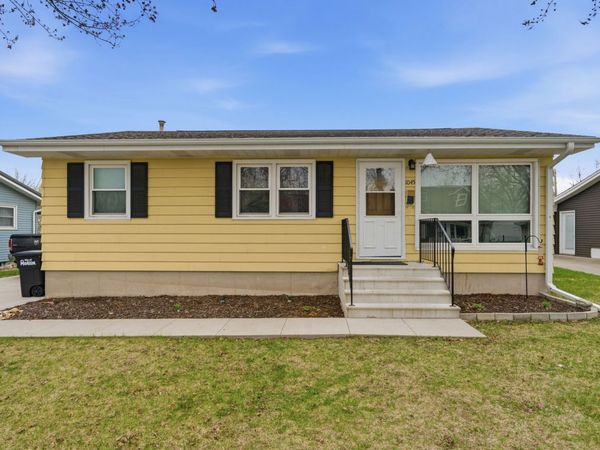 1045 25th Street , Marion, IA 52302