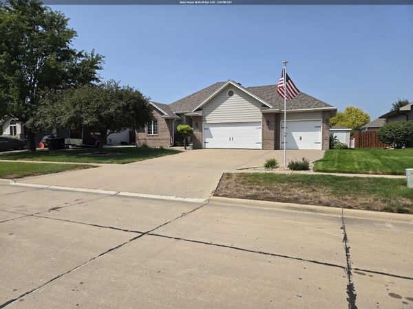 415 Brookshire Ct., Sergeant Bluff, IA 51054