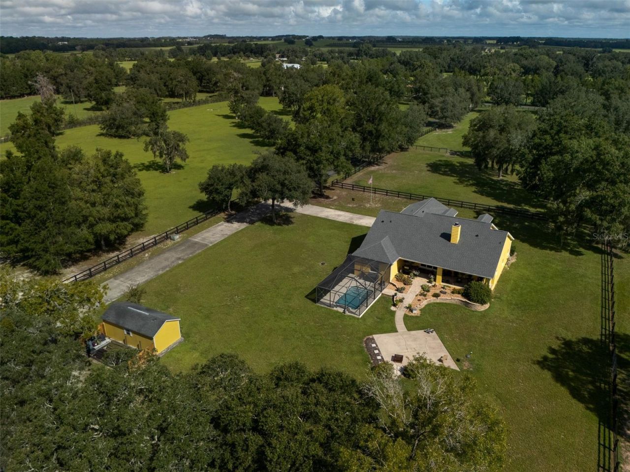 19950 SW 5th Place, Dunnellon, FL 34431 Photo