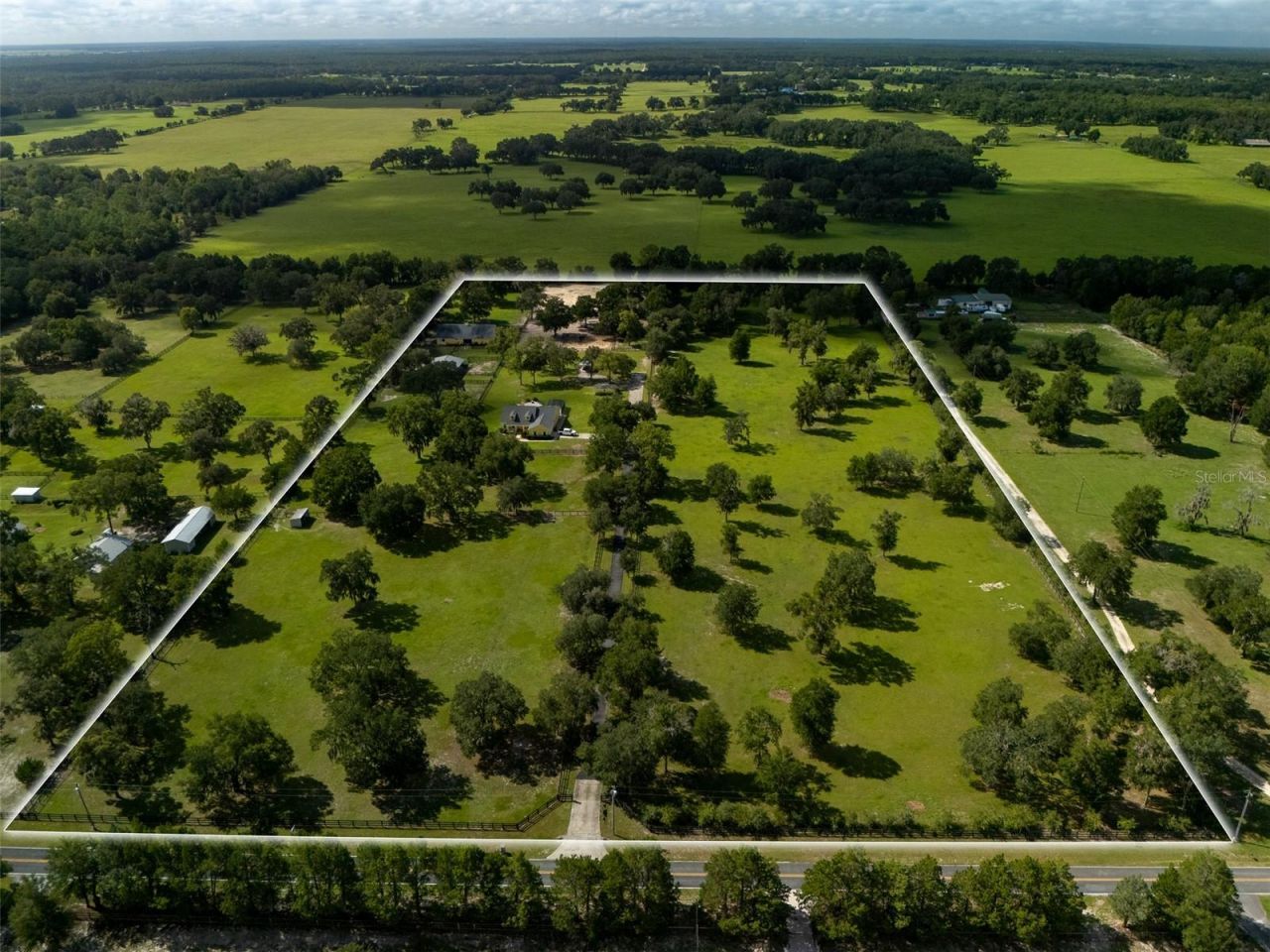 19950 SW 5th Place, Dunnellon, FL 34431 Photo