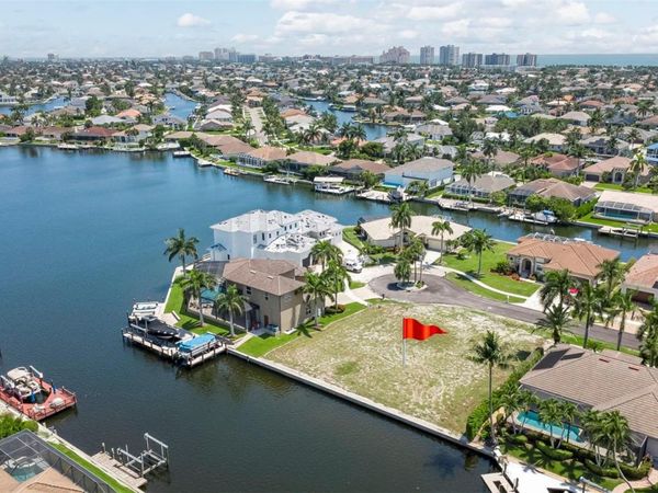375 WALES COURT , MARCO ISLAND, FL 34145