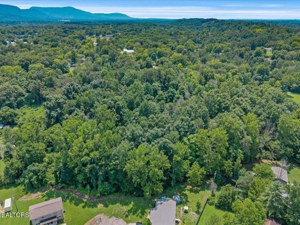 000 Thacker Lane, Etowah, TN 37331