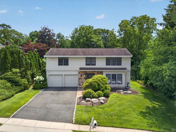 30 Irving Drive , Woodbury, NY 11797