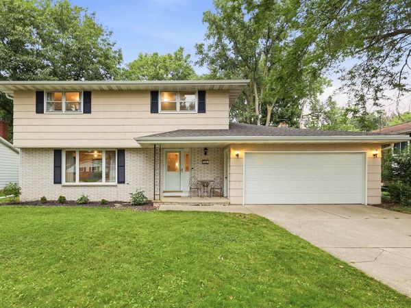 1698 BEAVER DAM DRIVE, Green Bay, WI 54304