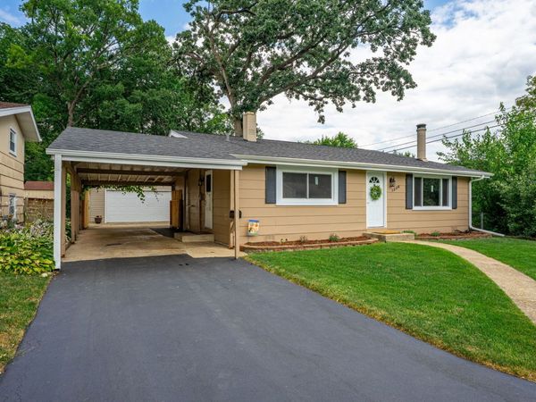 1226 Grant Drive , Carpentersville, IL 60110