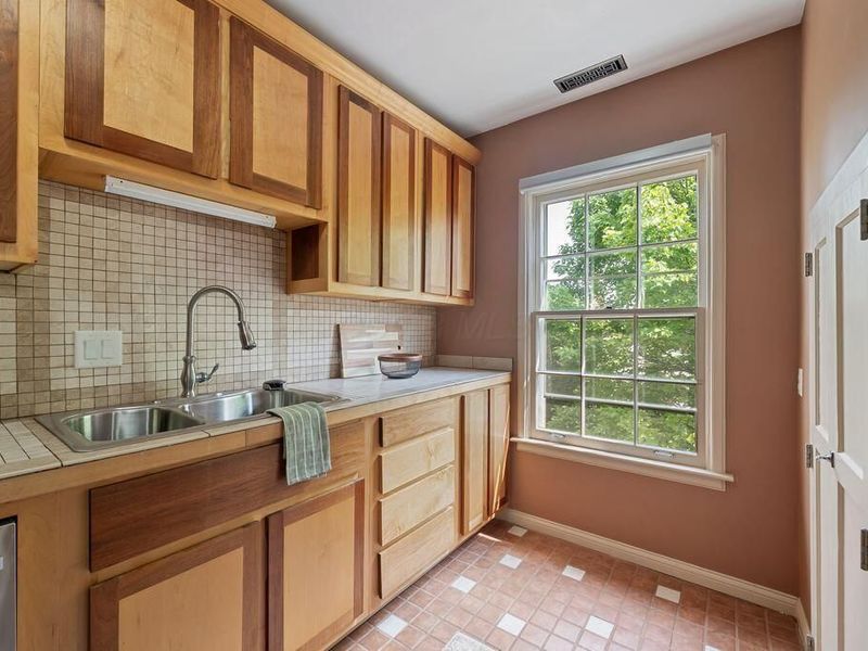 964 Madison Avenue , Unit E, Columbus, OH 43205 Photo 12