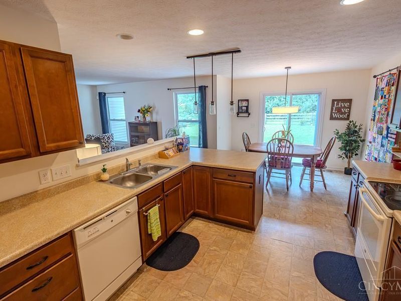 215 Timber Hill Drive, Hamilton, OH 45013 Photo 6