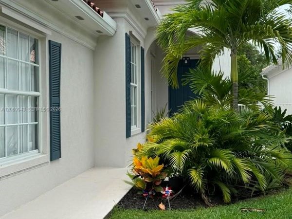 2008 Valencia Dr , Delray Beach, FL 33445