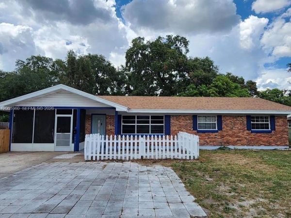 679 Avenue G SE , Winter Haven, FL 33880