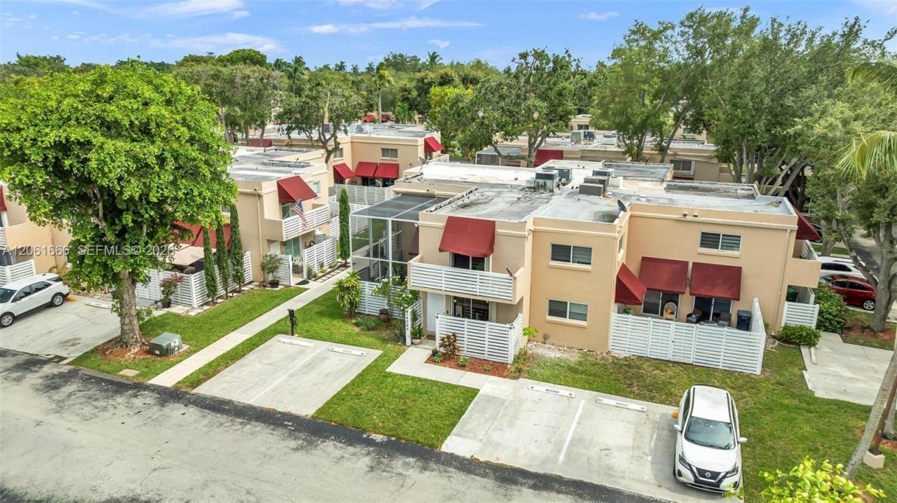 14382 SW 97th Ter , Miami, FL 33186 Photo
