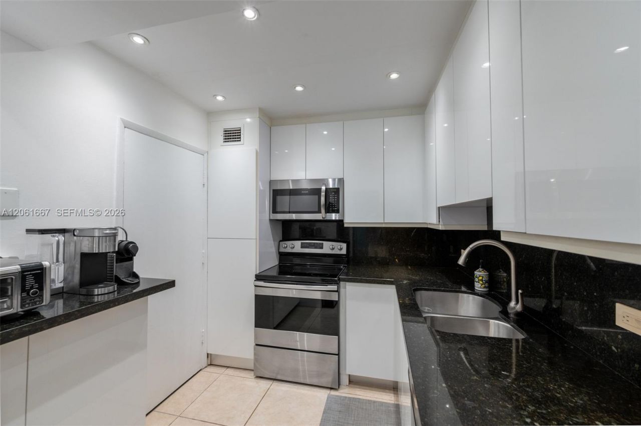 5005 Collins Ave, Unit 1506, Miami Beach, FL 33140 Photo