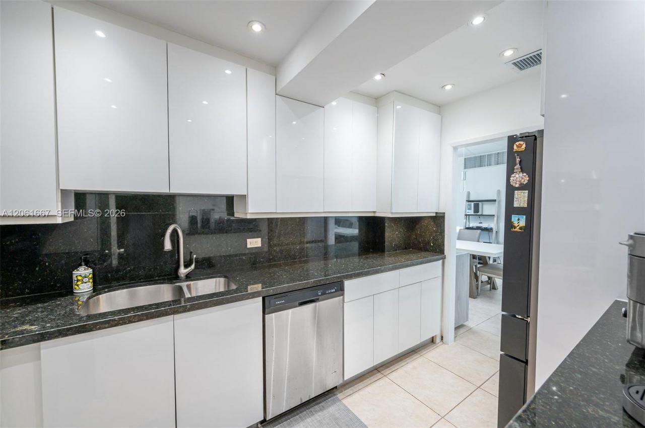 5005 Collins Ave, Unit 1506, Miami Beach, FL 33140 Photo