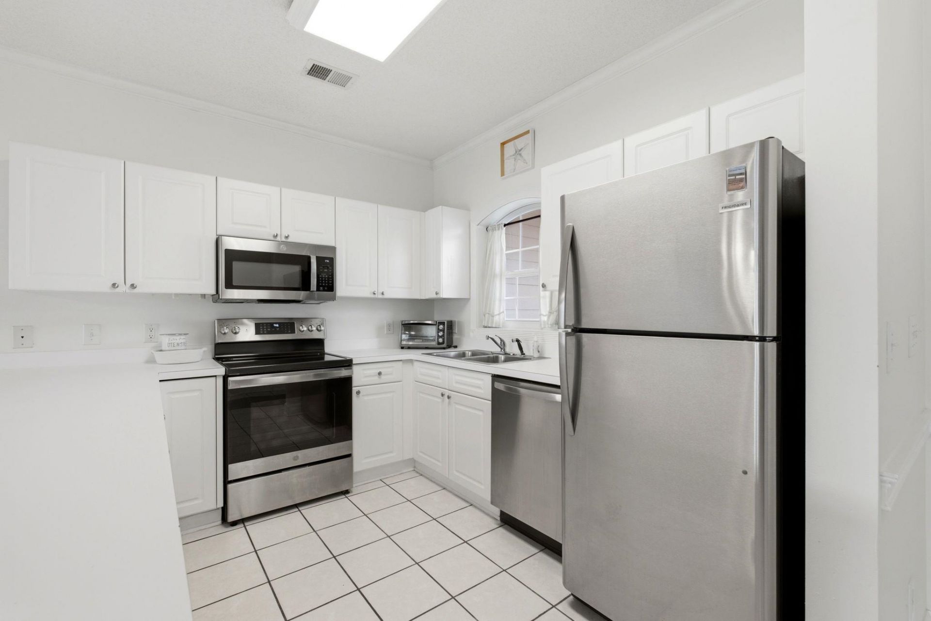 4846 Carnation Circle  Photo 9