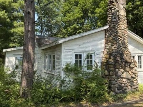 10532 N Oak Street, Irons, MI 49644
