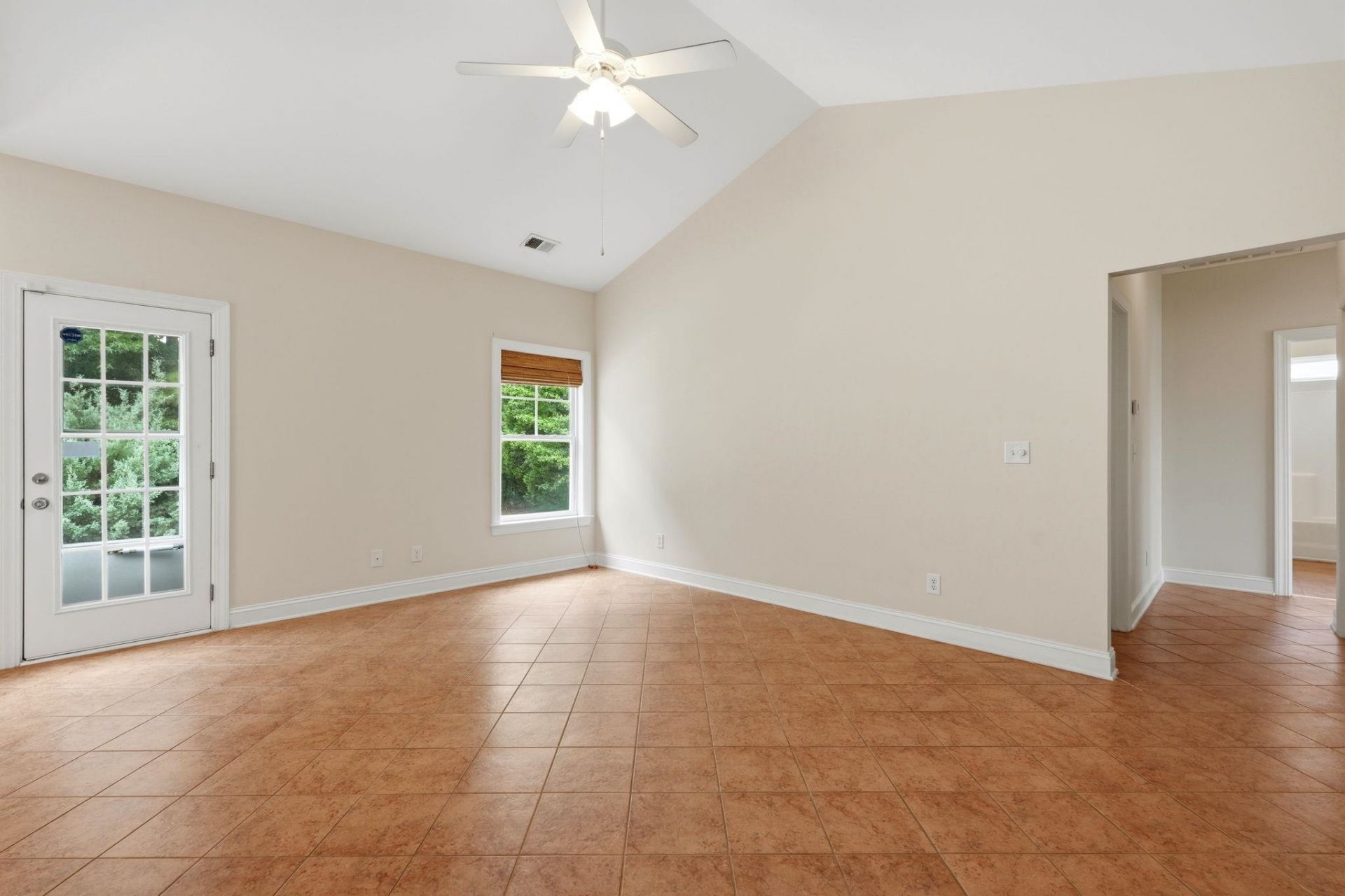 542 Battey Dr.  Photo 4