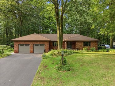 10 Woodbriar Lane , Rochester, NY 14624