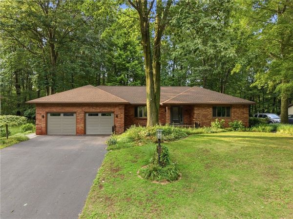 10 Woodbriar Lane , Rochester, NY 14624