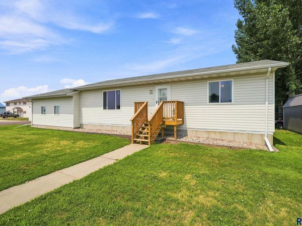 204 Jessica St, Worthing, SD 57077