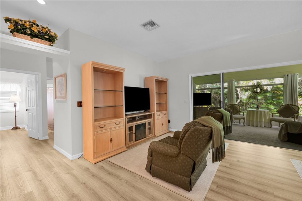 1930 Juniper Terrace, Vero Beach, FL 32962 Photo