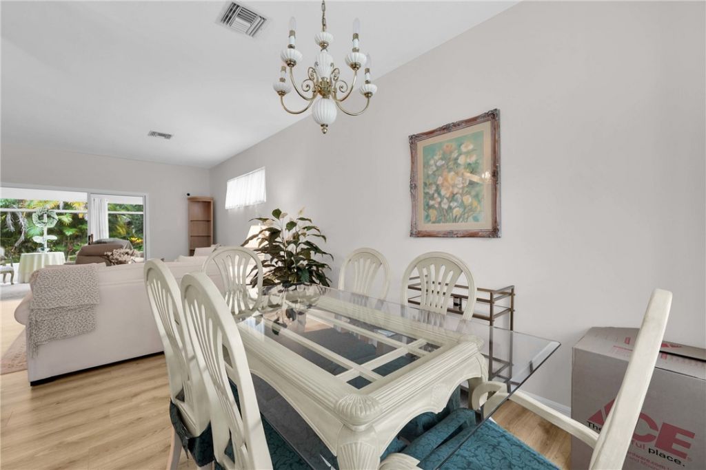 1930 Juniper Terrace, Vero Beach, FL 32962 Photo