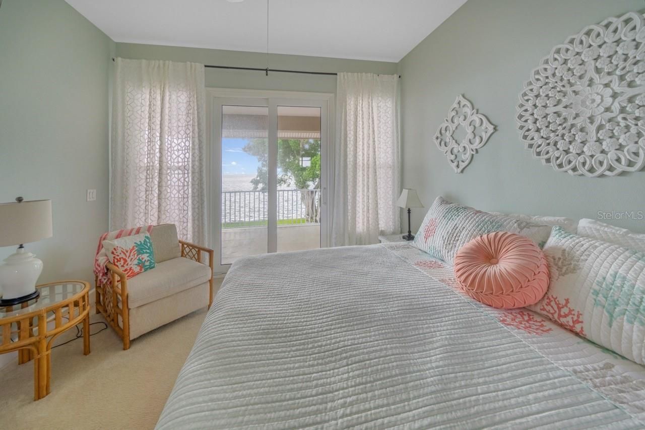 5918 Bahama Shores Drive S, Saint Petersburg, FL 33705 Photo