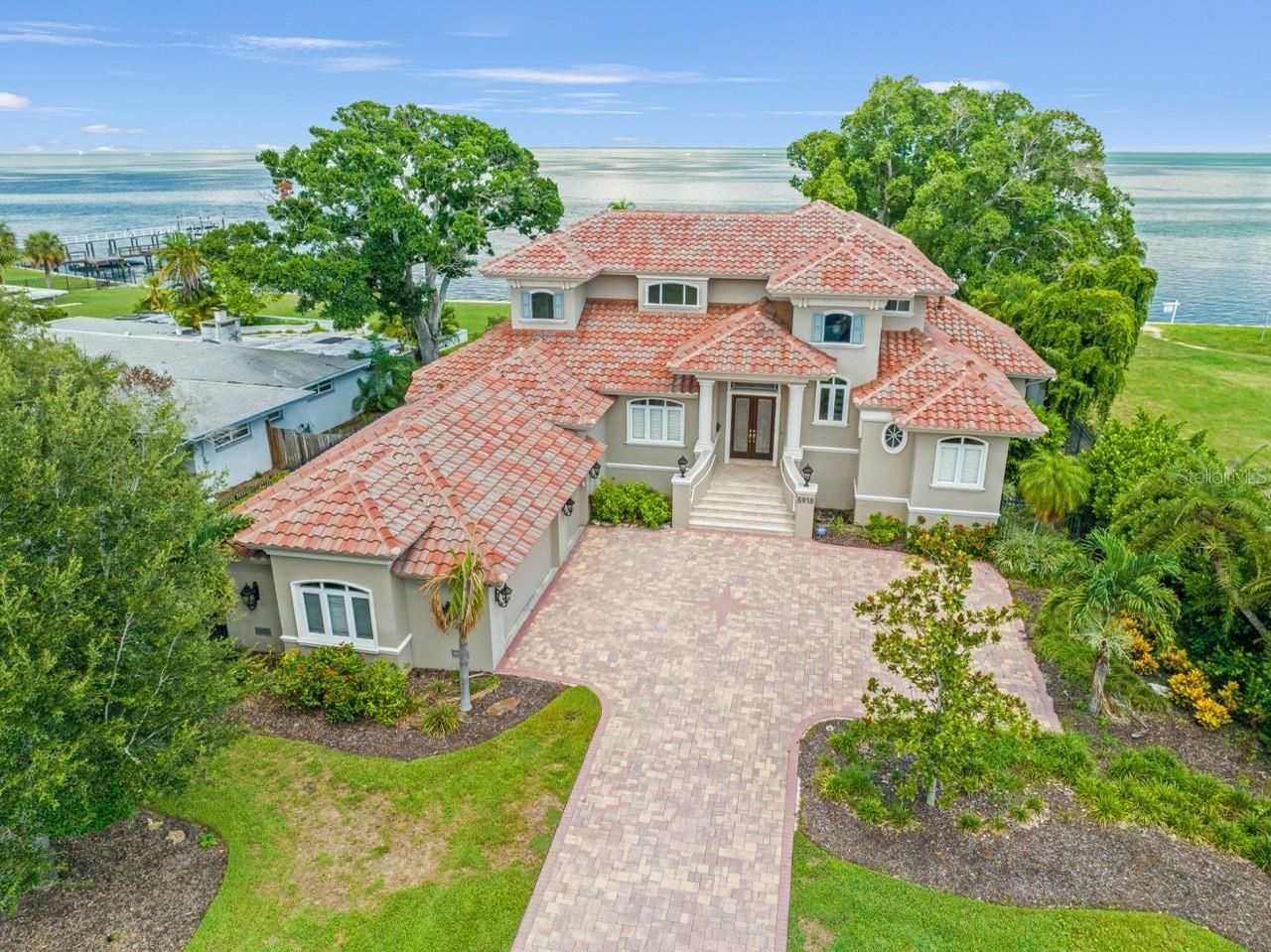 5918 Bahama Shores Drive S, Saint Petersburg, FL 33705 Photo