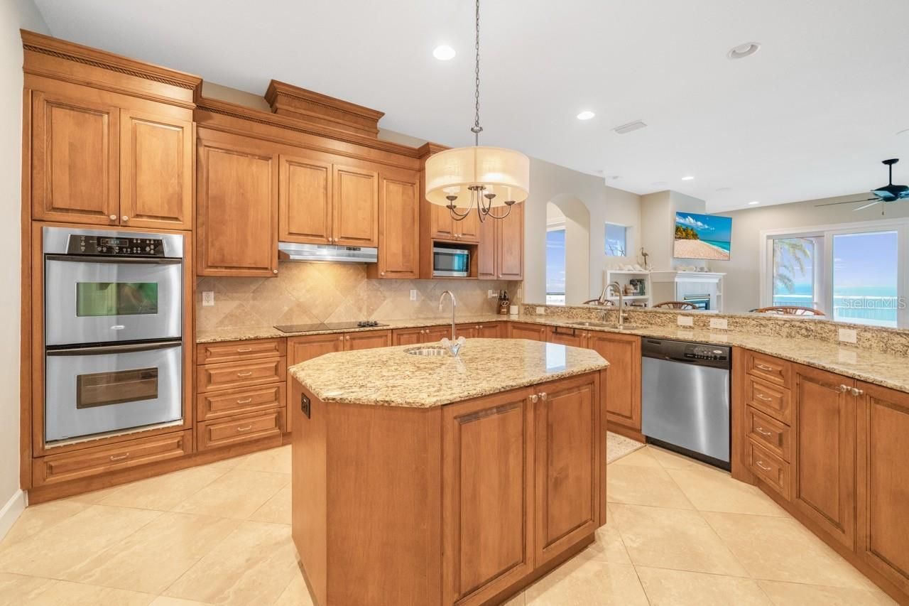 5918 Bahama Shores Drive S, Saint Petersburg, FL 33705 Photo