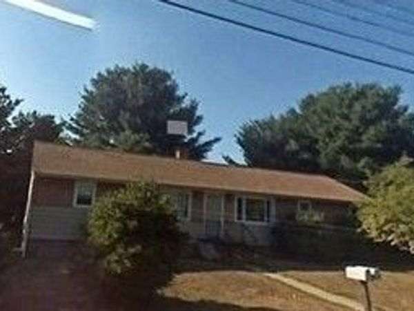 15 Saran Ave, Unit Room, Bedford, MA 01730