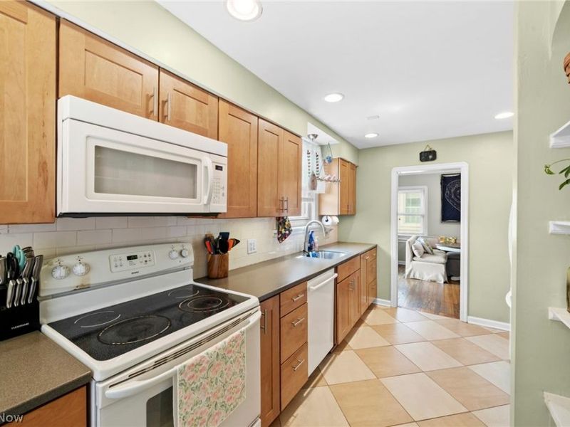 15719 Fernway Avenue, Cleveland, OH 44111 Photo 13