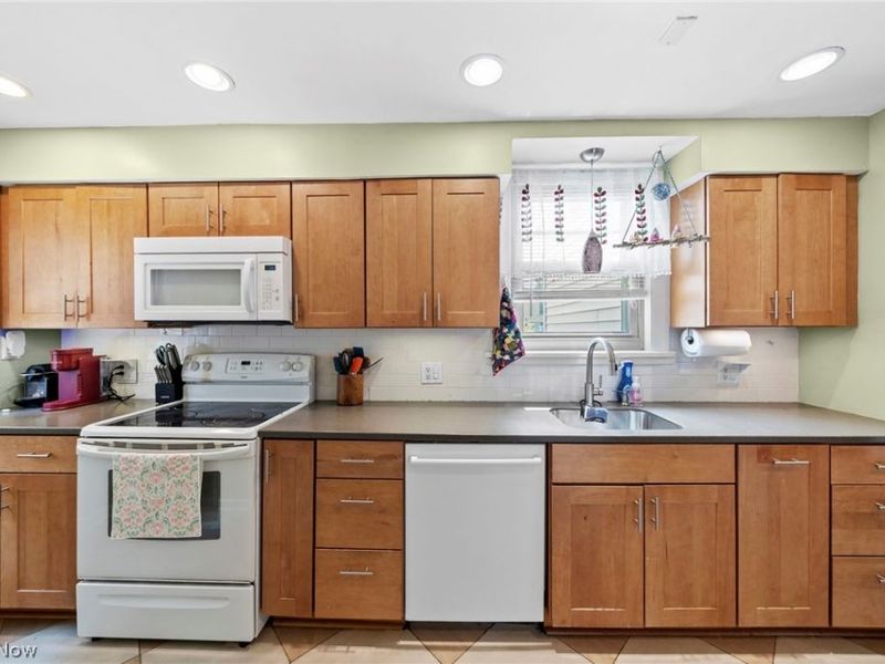 15719 Fernway Avenue, Cleveland, OH 44111 Photo 14