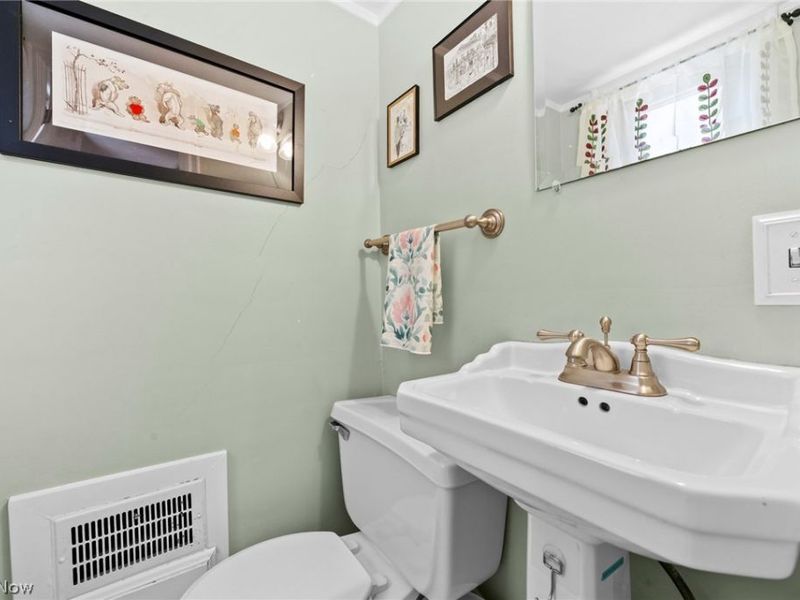 15719 Fernway Avenue, Cleveland, OH 44111 Photo 29