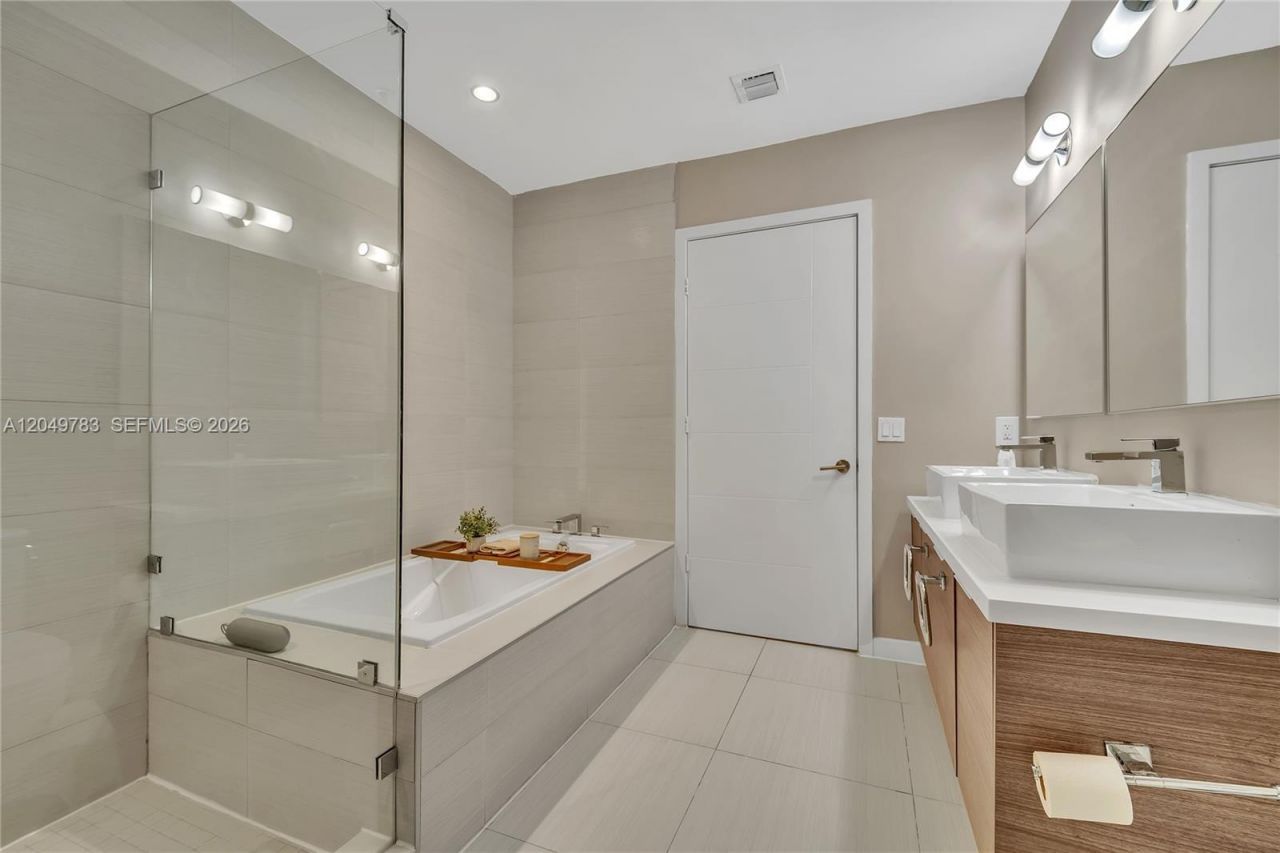 1010 SW 2nd Ave , Unit 2201, Miami, FL 33130 Photo