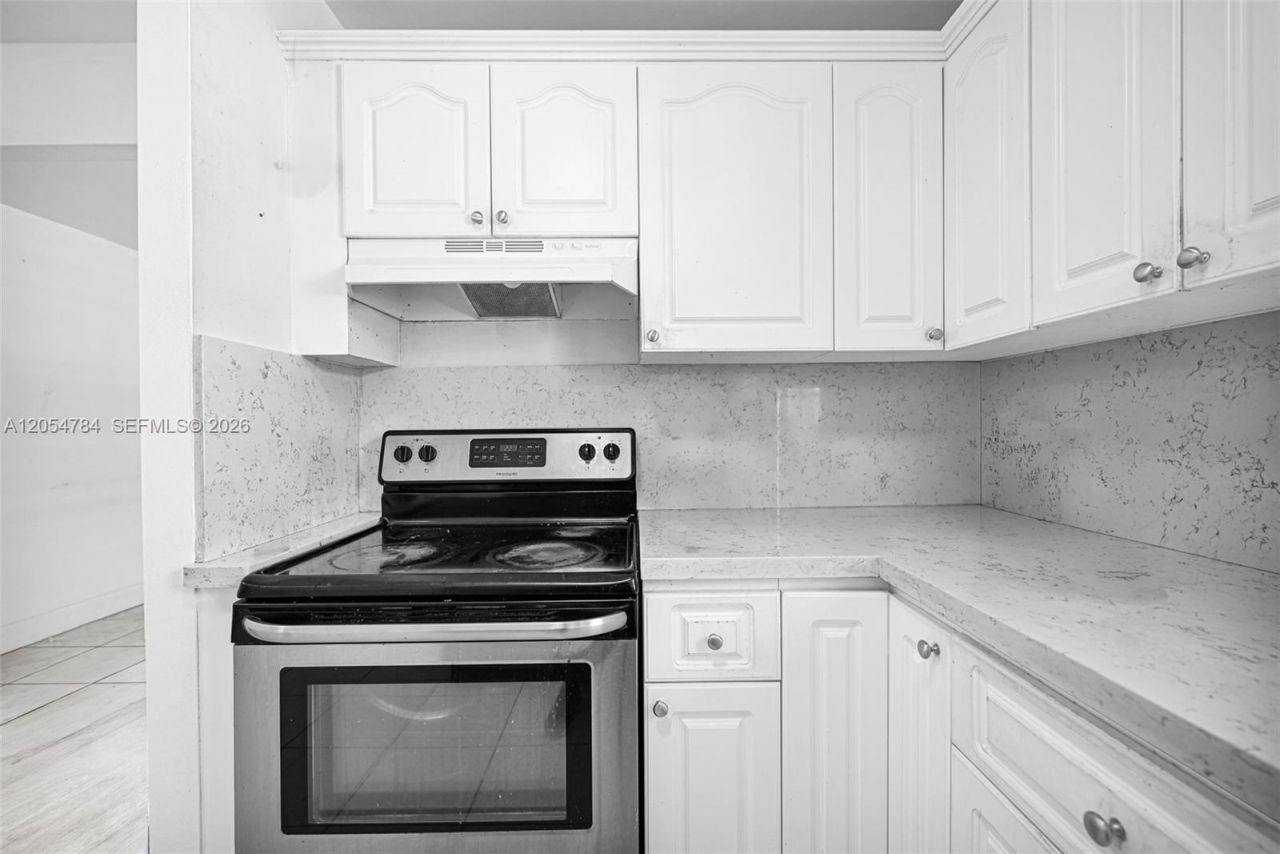 3231 SW 25th St , Unit 2, Miami, FL 33133 Photo