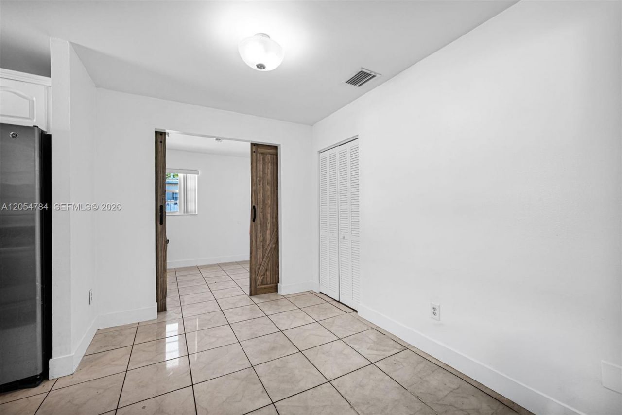 3231 SW 25th St , Unit 2, Miami, FL 33133 Photo